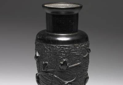 图片[2]-Carved jet vase with grapevine design, Qing dynasty (1644-1911)-China Archive